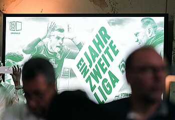 null Bildschirm zeigt die Grafik zur Werder-Doku 'Ein Jahr zweite Liga'