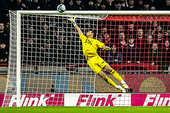 null Mio Backhaus im Hechtsprung