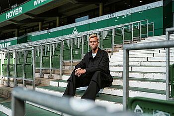 Mio Backhaus in der leeren Ostkurve