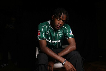 null Samuel Mbangula im Werder-Trikot.