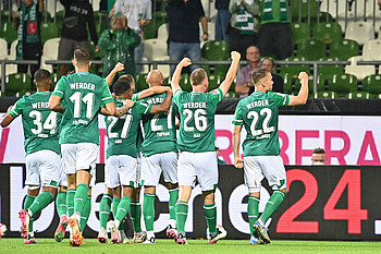 Das Team bejubelt das 1:0