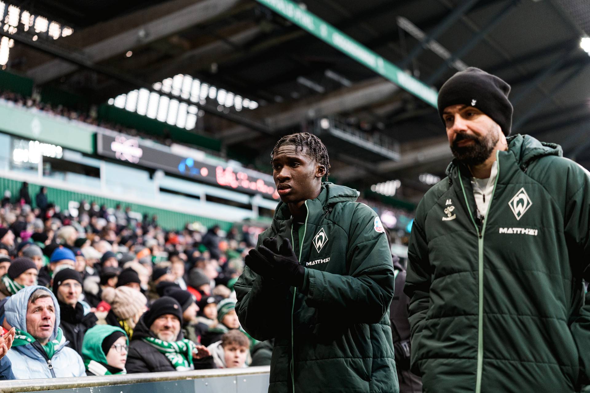 Karim Coulibaly geht in Richtung der Kabine.