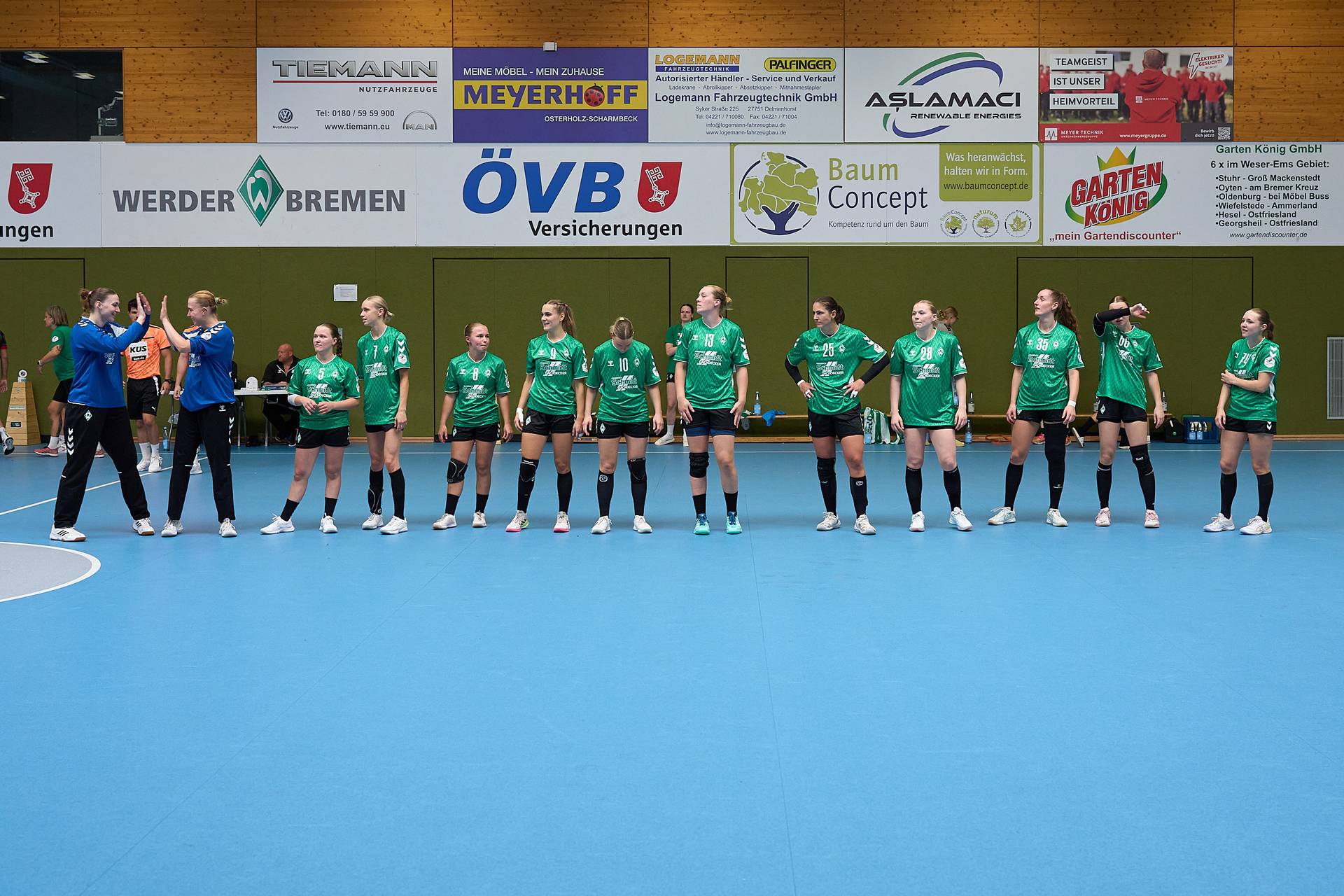 Die Handballerinnen von Werder Bremen in der Klaus-Dieter-Fischer-Halle