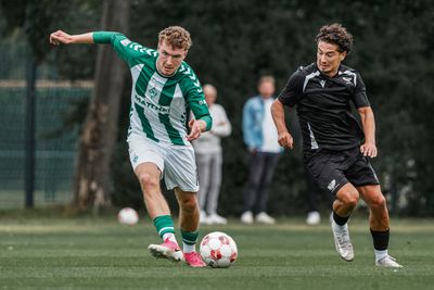 Patrick Götzelmann mit dem Ball am Fuß.