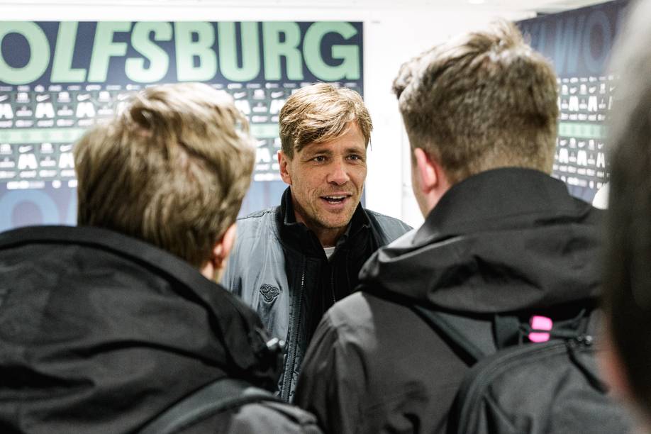 Clemens Fritz in der Mixed Zone in Wolfsburg.