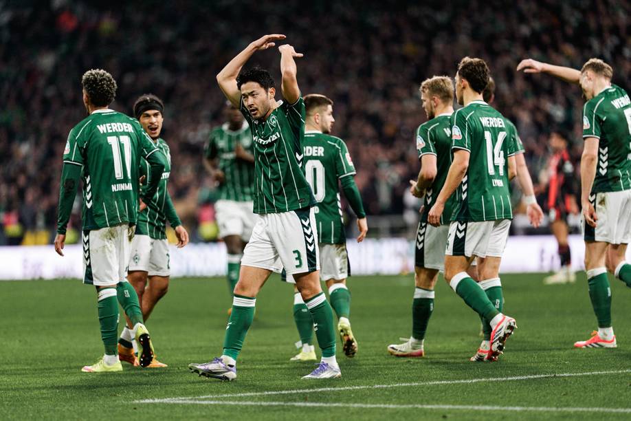 Yuki Sugawara peitscht die Fans an.