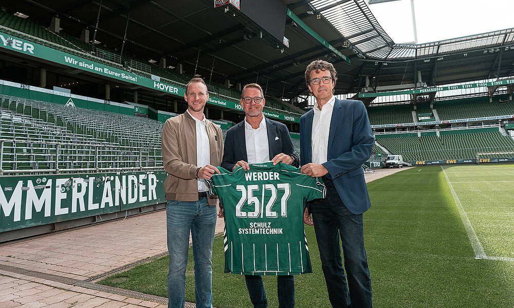 Die handelnden Personen mit einem beflockten Trikot.