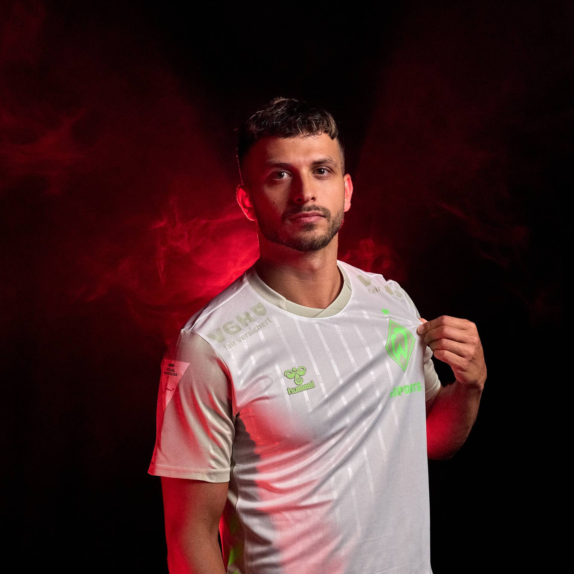 Fabio 'Fifabio' Sabbagh von SV Werder Bremen posiert während des Virtual Bundesliga Media Days 2025