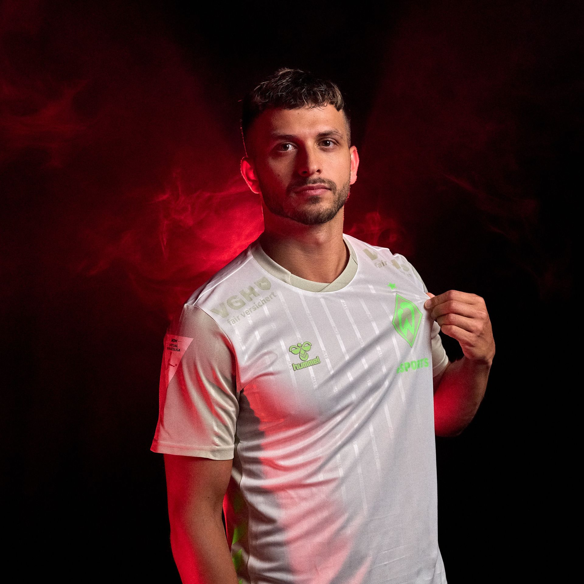Fabio 'Fifabio' Sabbagh von SV Werder Bremen posiert während des Virtual Bundesliga Media Days 2025