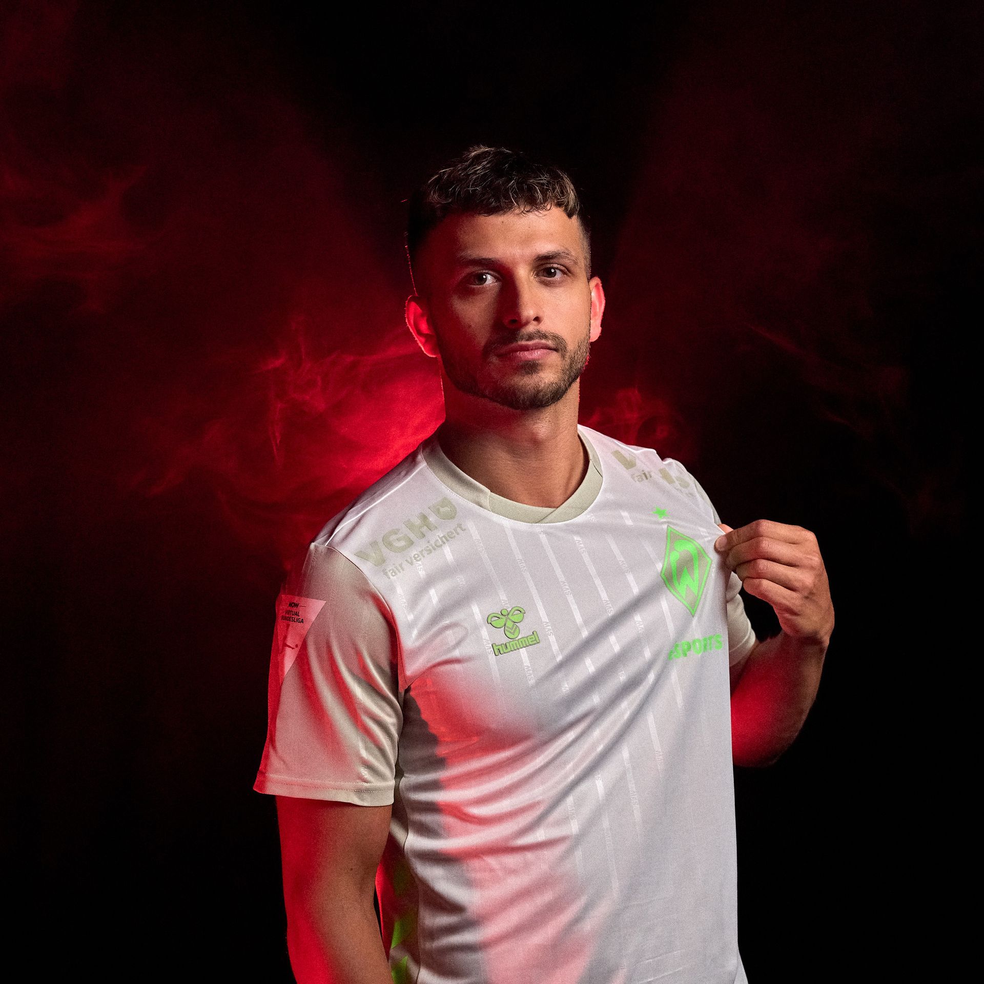 Fabio 'Fifabio' Sabbagh von SV Werder Bremen posiert während des Virtual Bundesliga Media Days 2025