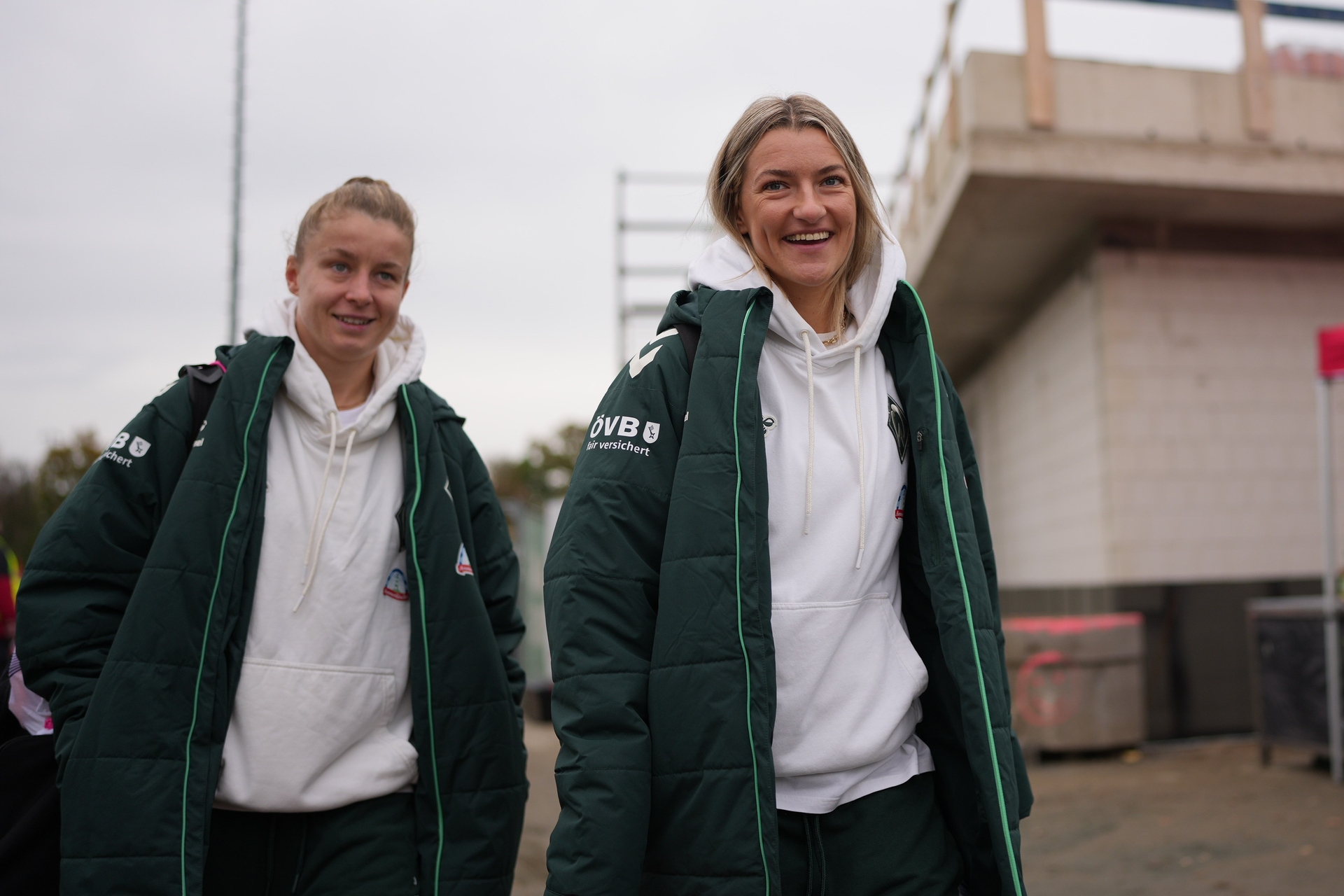 Medina Desic und Michelle Ulbrich laufen zu Platz 11