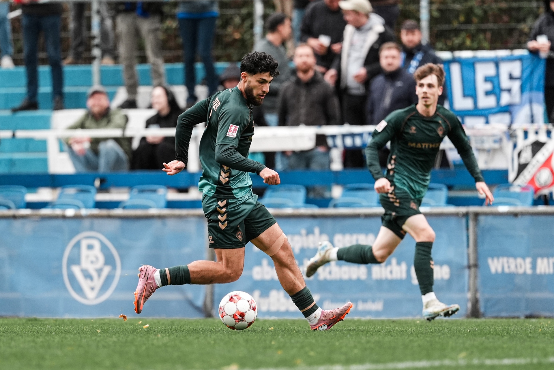 Safa Yildirim mit dem Ball.