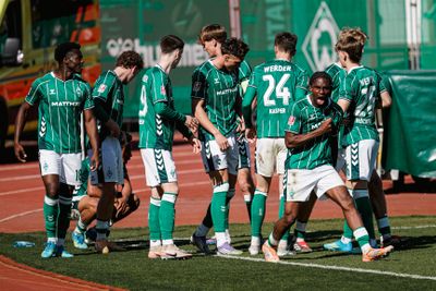 Die U23 jubelt gemeinsam ausgelassen.