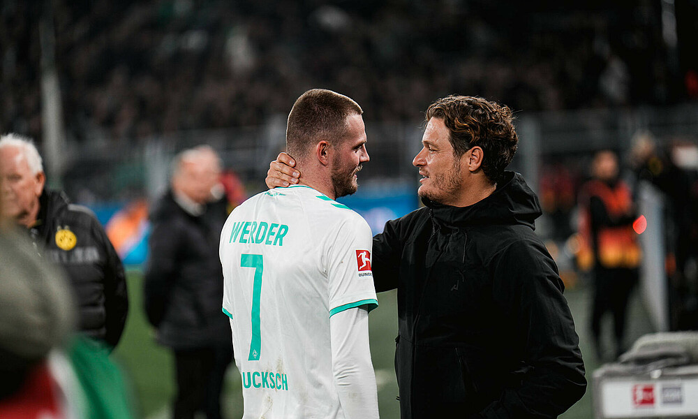 Marvin Ducksch und Edin Terzic schauen sich an.