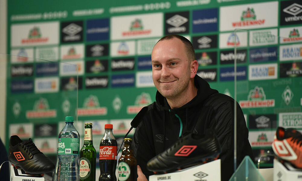 Ole Werner stellte sich auf einer Pressekonferenz den Medien vor