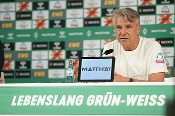 Horst Steffen auf dem PK-Podium. 