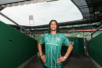 null Isaac Schmidt im Weserstadion.