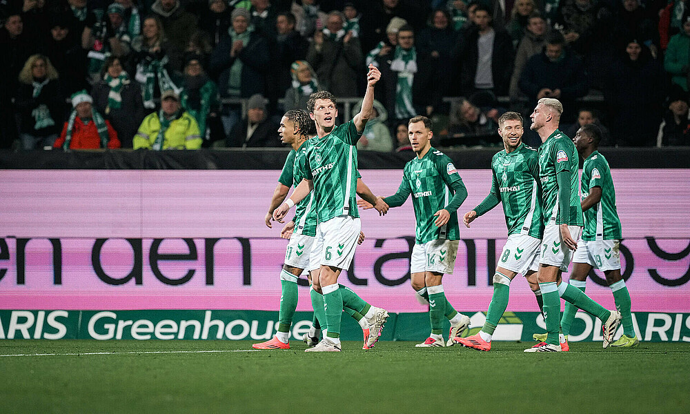 Jens Stage bejubelt seinen Treffer. 