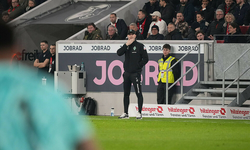 Ole Werner am Seitenrand. 