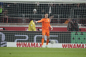 null Michael Zetterer dirigiert seine Vorderleute.