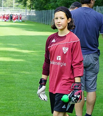 Livia Peng in ihrer Jugendzeit im Torwarttrikot