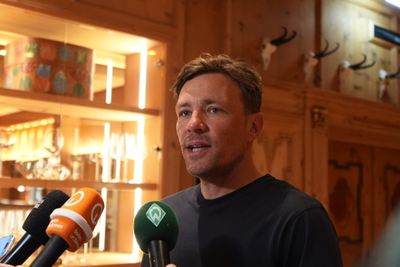 Clemens Fritz am Mikrofon von u.a. WERDER.TV.