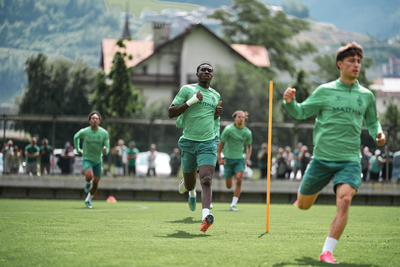 Karim Coulibaly läuft auf dem Trainingsplatz.