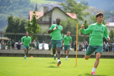 Karim Coulibaly läuft auf dem Trainingsplatz.