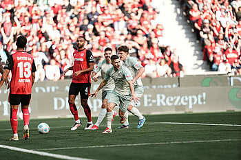 Romano Schmid dreht zum Jubeln ab.