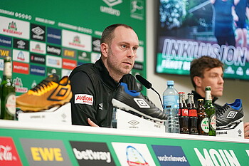 null Ole Werner auf der Pressekonferenz vor dem Bochum-Spiel.
