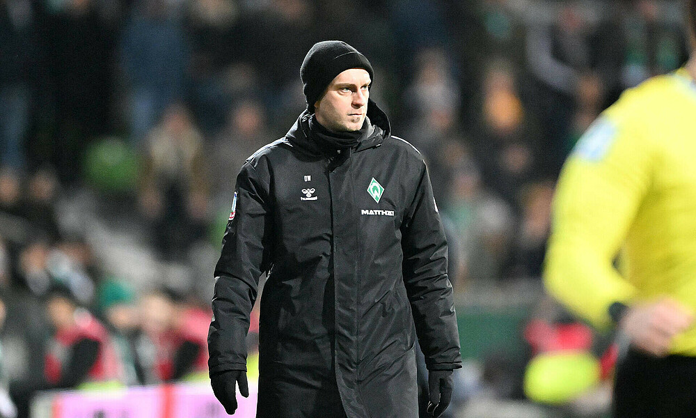 Ole Werner am Spielfeldrand.