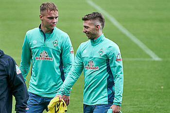 Mitchell Weiser im Gespräch mit Niklas Schmidt. 