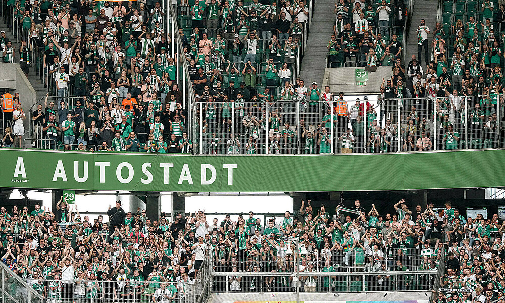 Werder-Fans im Gästeblock in Wolfsburg