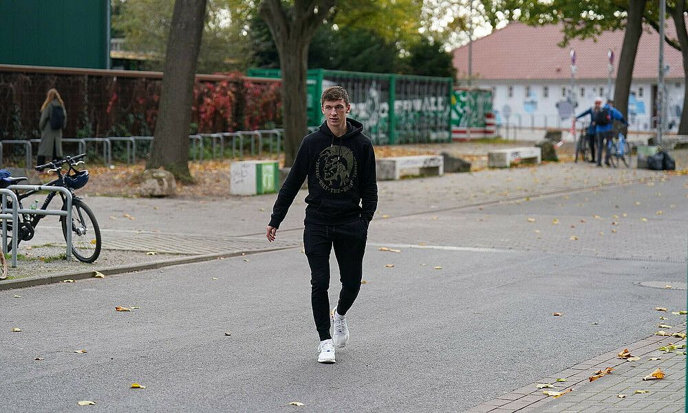 Benjamin Goller auf dem Weg zum Weserstadion.