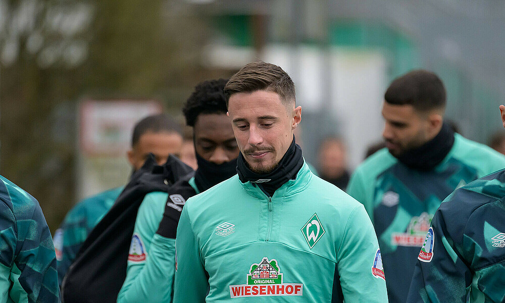 Marco Friedl schaut nach unten.