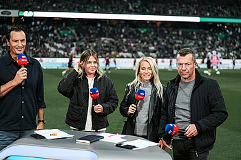 Juliane Wirtz am Sky-Tisch mit Hellmann, Simic und Matthäus. 