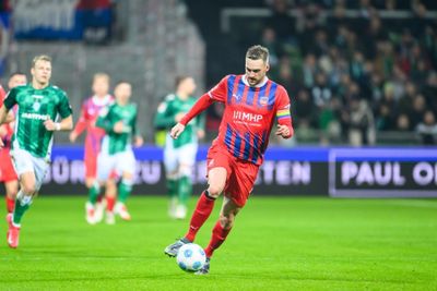 Patrick Mainka mit Ball am Fuß.