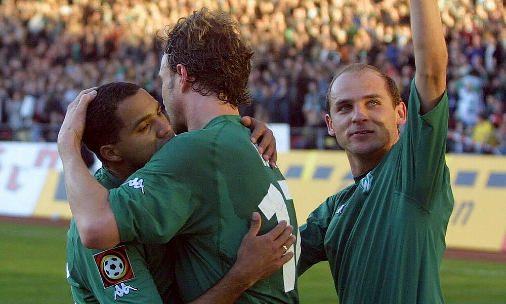 Marco Bode jubelt nach seinem Tor gegen Stuttgart. 