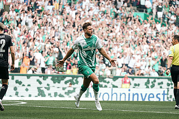 null Niclas Füllkrug dreht nach einem Tor jubelnd ab,