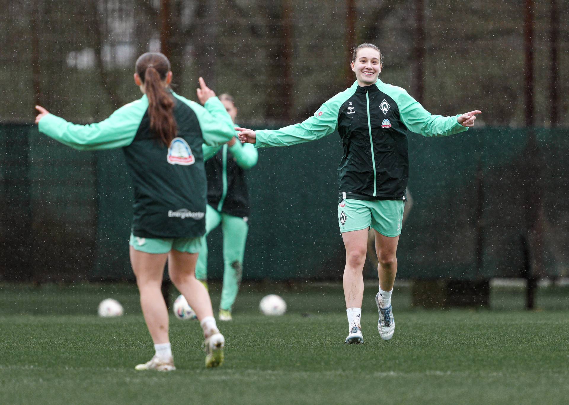 Maria Penner jubelt im Training.