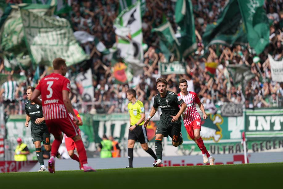Chuki im Auswärtstrikot von Werder im Spiel gegen Freiburg