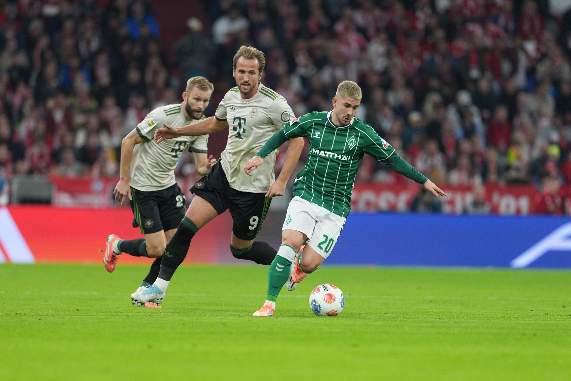 Schmid am Ball gegen Kane