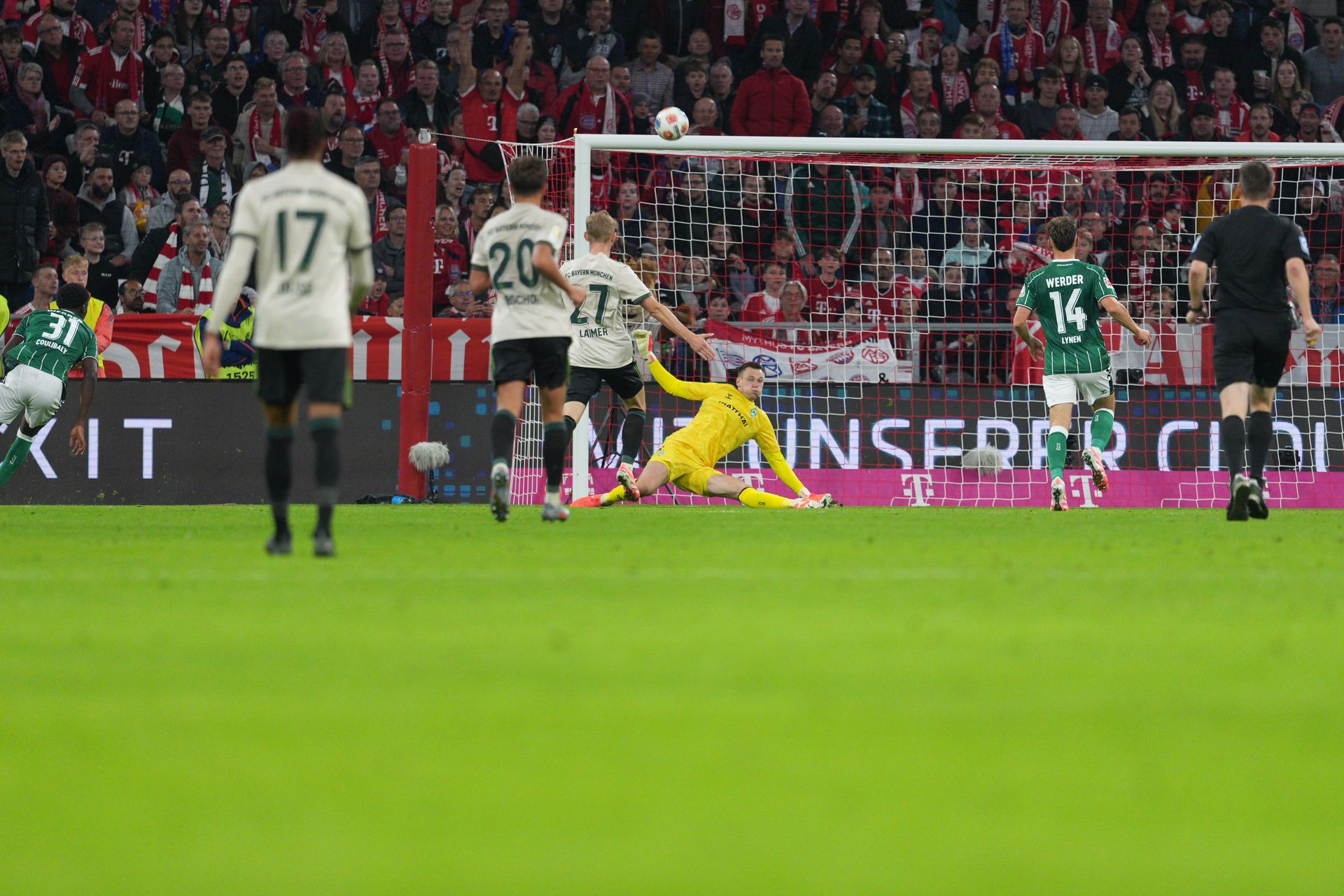 Hein im Duell gegen Laimer