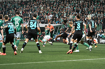 Romano Schmid beim Torabschluss. 