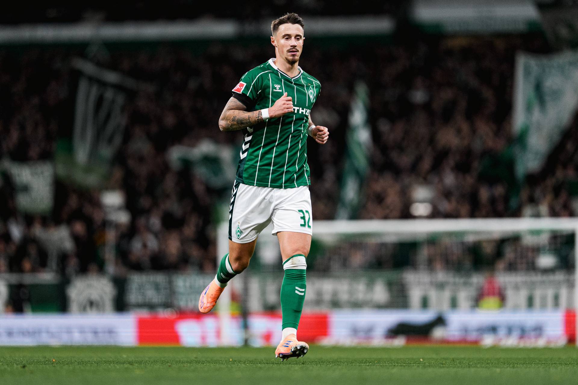 Marco Friedl im Werder-Trikot auf dem Platz.