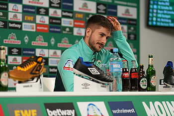 Romano Schmid bei der Mixed Zone