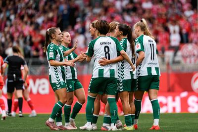 Die Werder-Frauen jubeln.