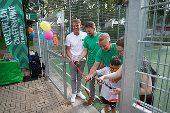 null Die Kette wird zur Eröffnung durch geschnitten (Foto: Werder.de).