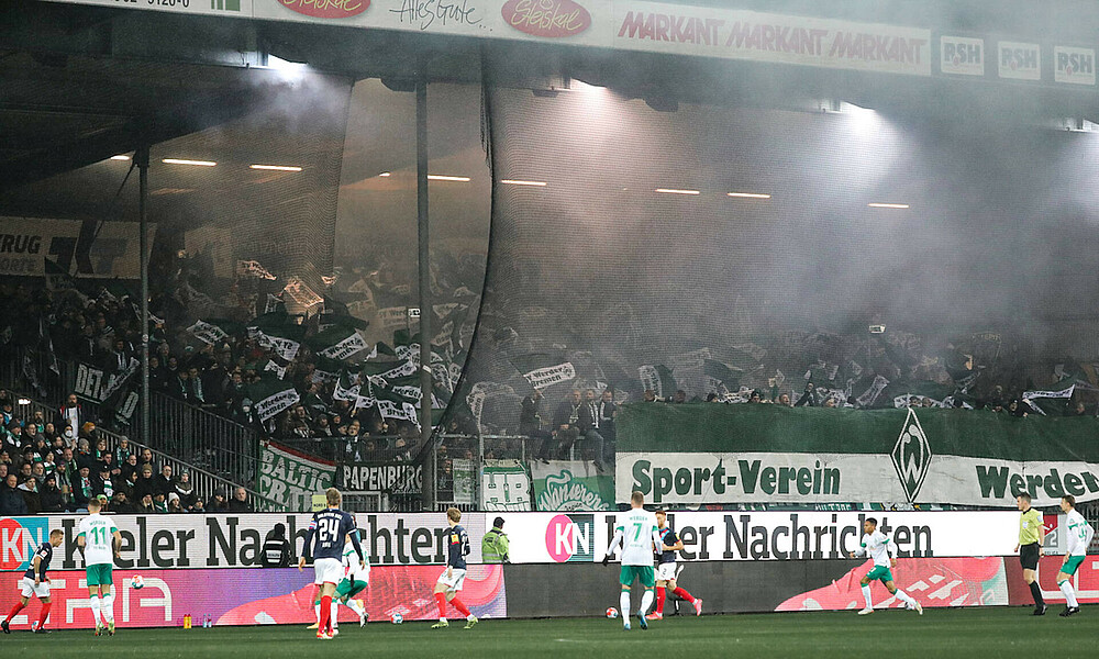 Der Auswärtsblock in Kiel beim letzten Aufeinandertreffen mit den Störchen. 
