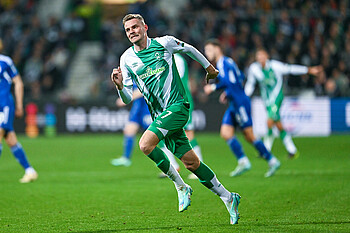 null Marvin Ducksch sprintet dem Ball hinterher.